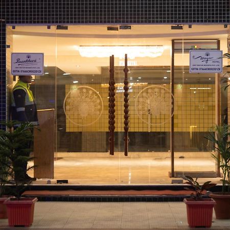 Mayur Hotel New Delhi Exteriör bild