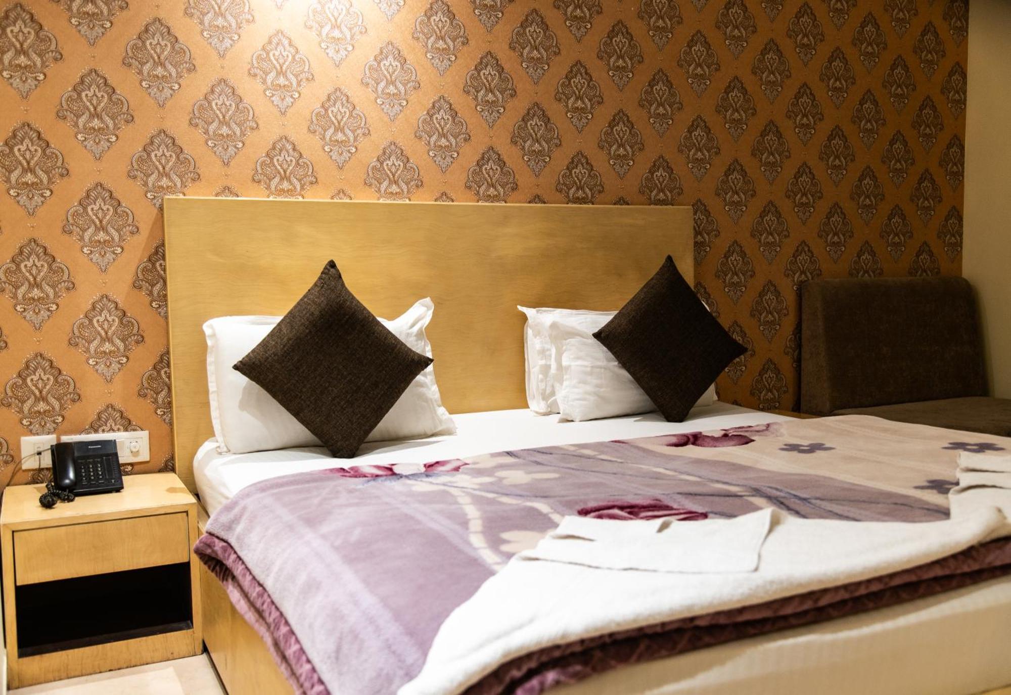 Mayur Hotel New Delhi Exteriör bild