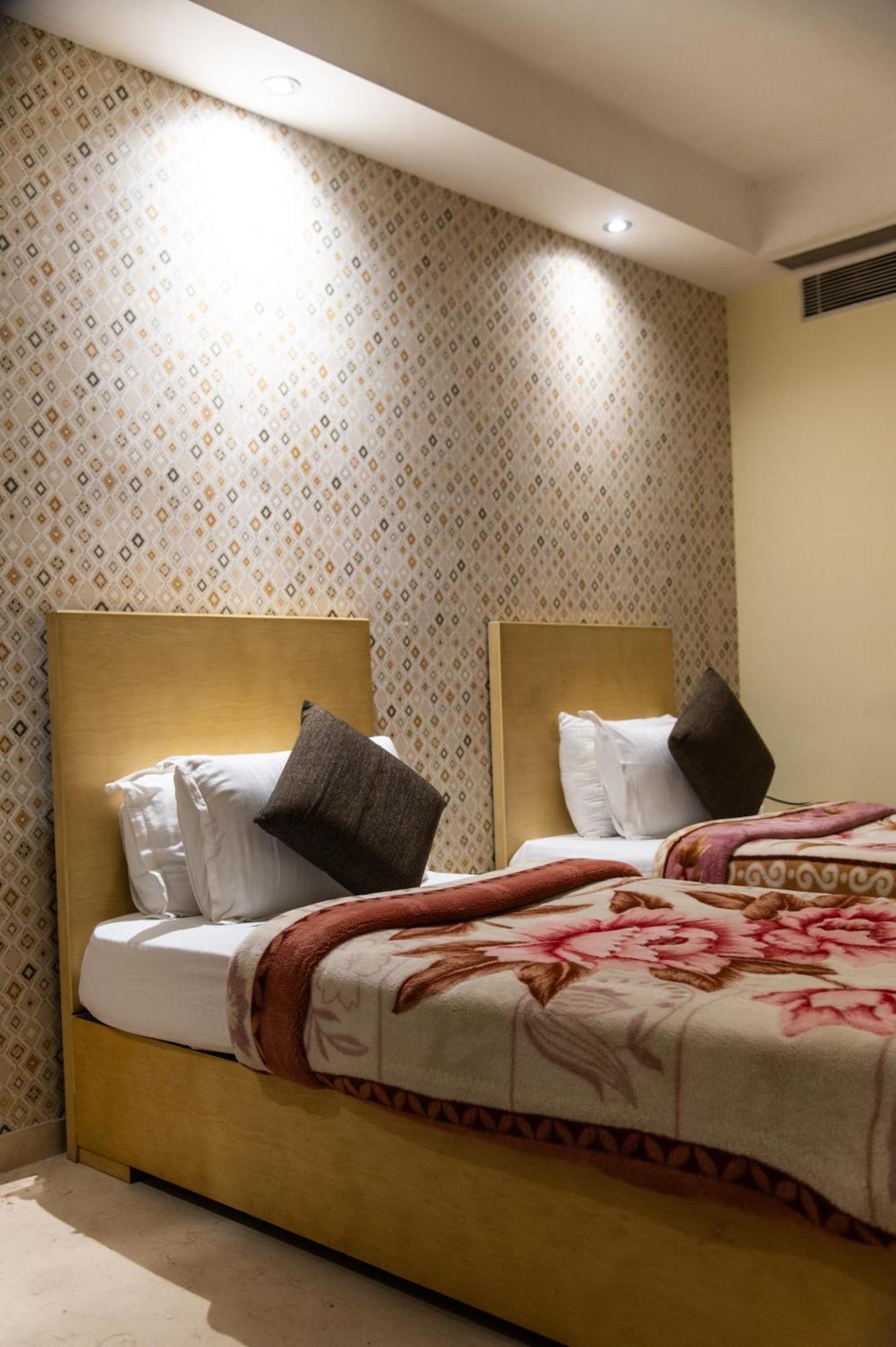 Mayur Hotel New Delhi Exteriör bild