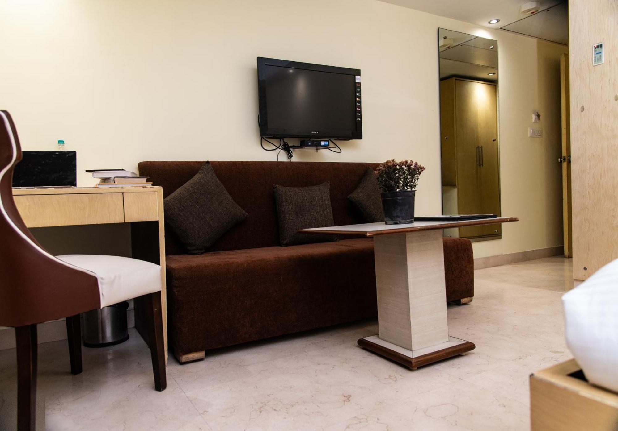 Mayur Hotel New Delhi Exteriör bild