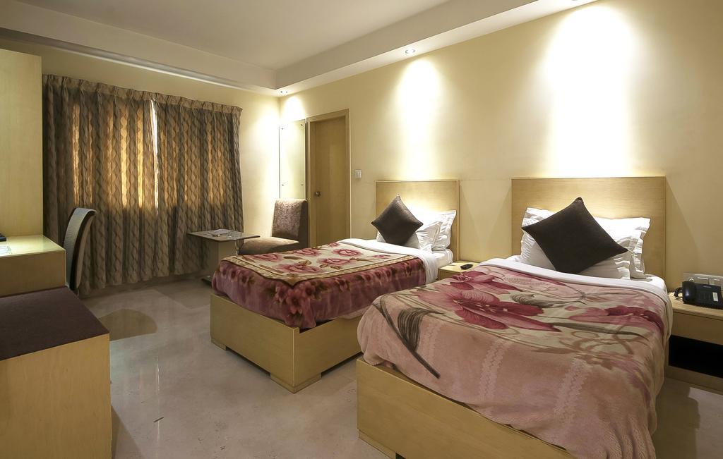 Mayur Hotel New Delhi Exteriör bild