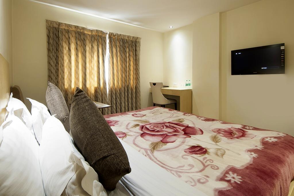 Mayur Hotel New Delhi Exteriör bild