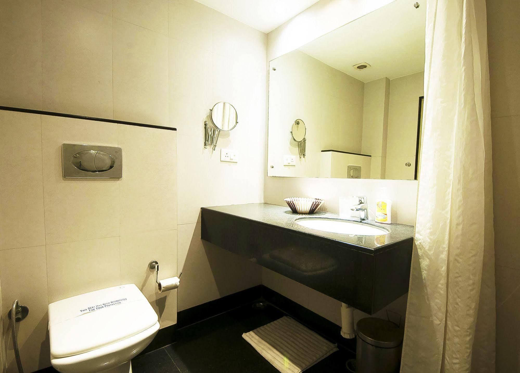 Mayur Hotel New Delhi Exteriör bild