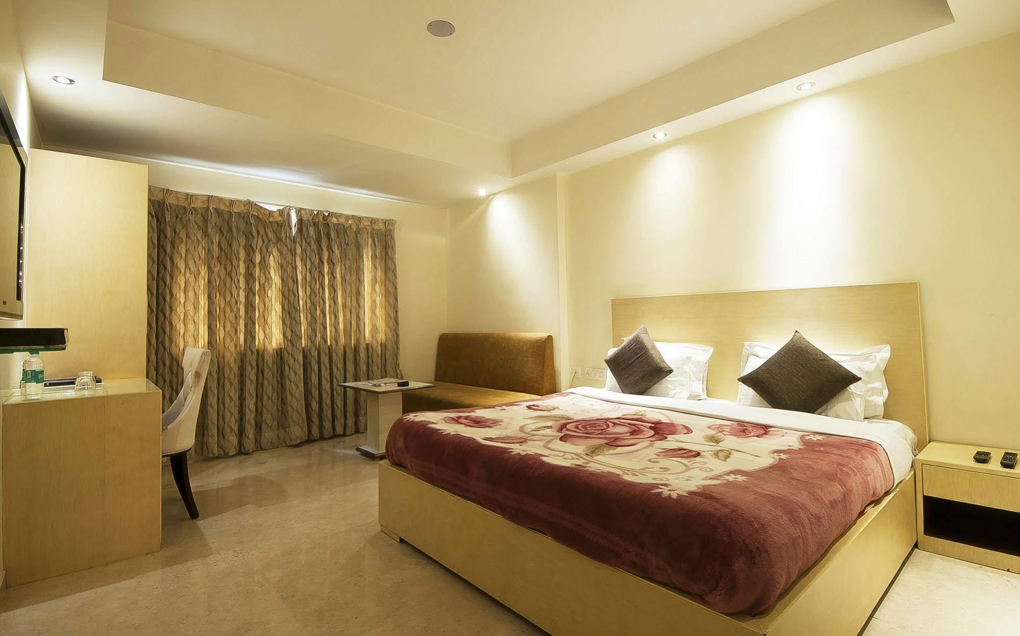 Mayur Hotel New Delhi Exteriör bild