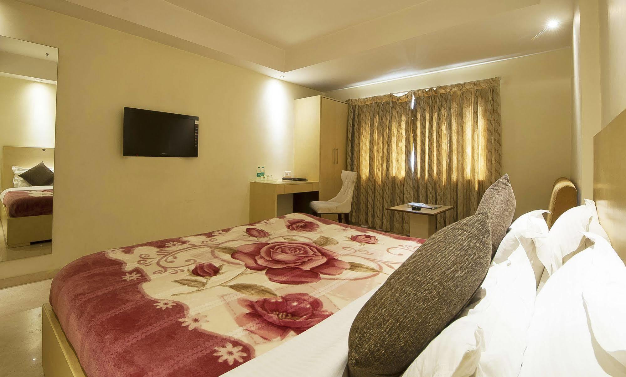 Mayur Hotel New Delhi Exteriör bild