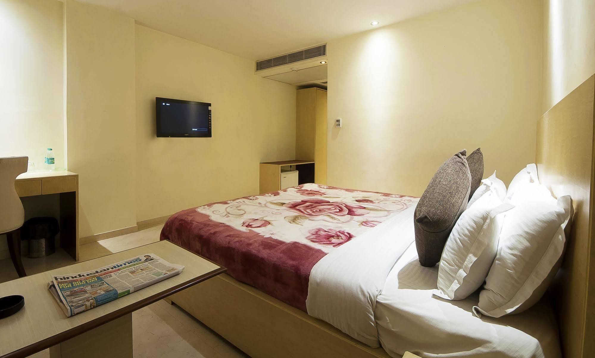 Mayur Hotel New Delhi Exteriör bild