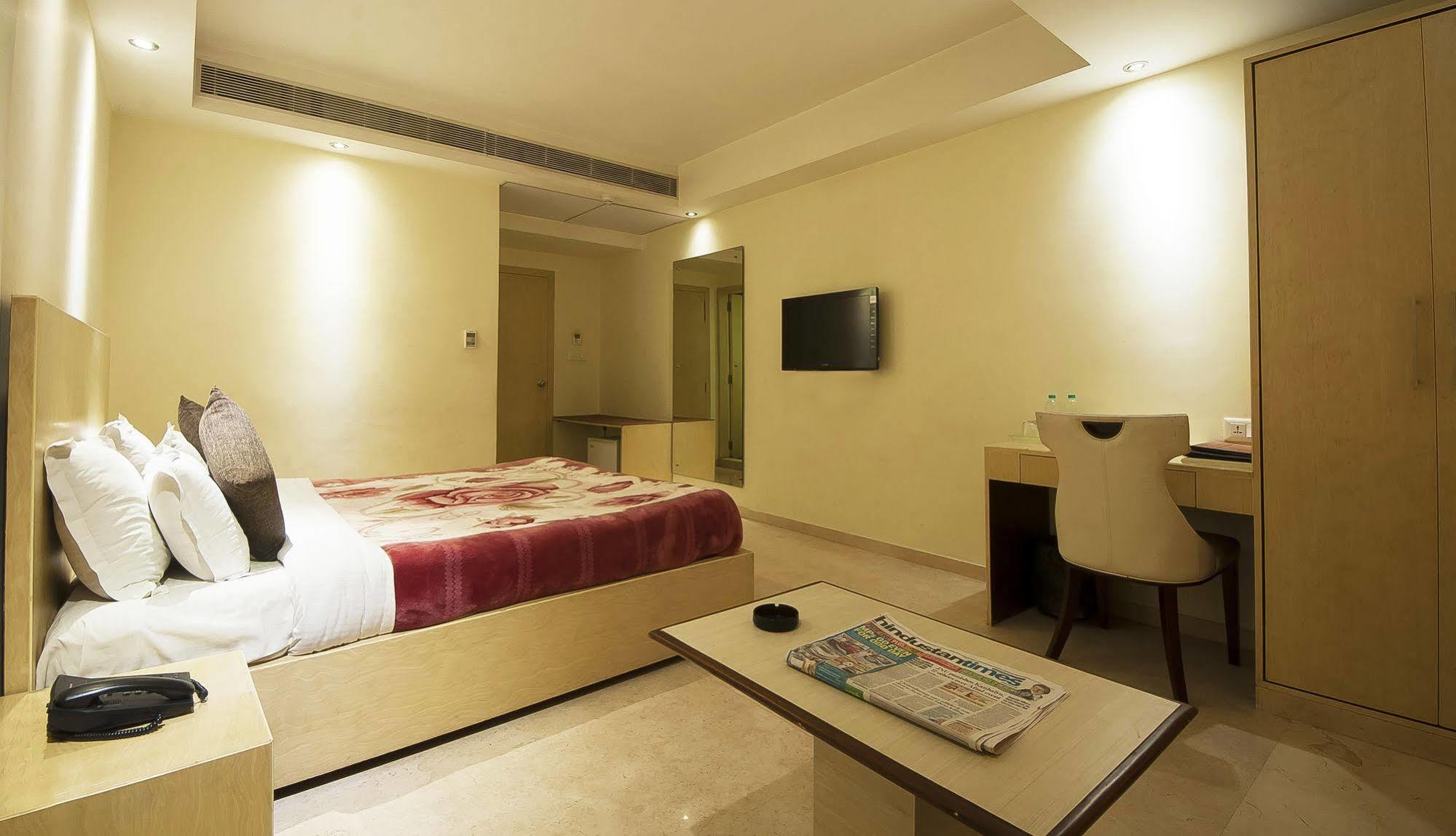 Mayur Hotel New Delhi Exteriör bild