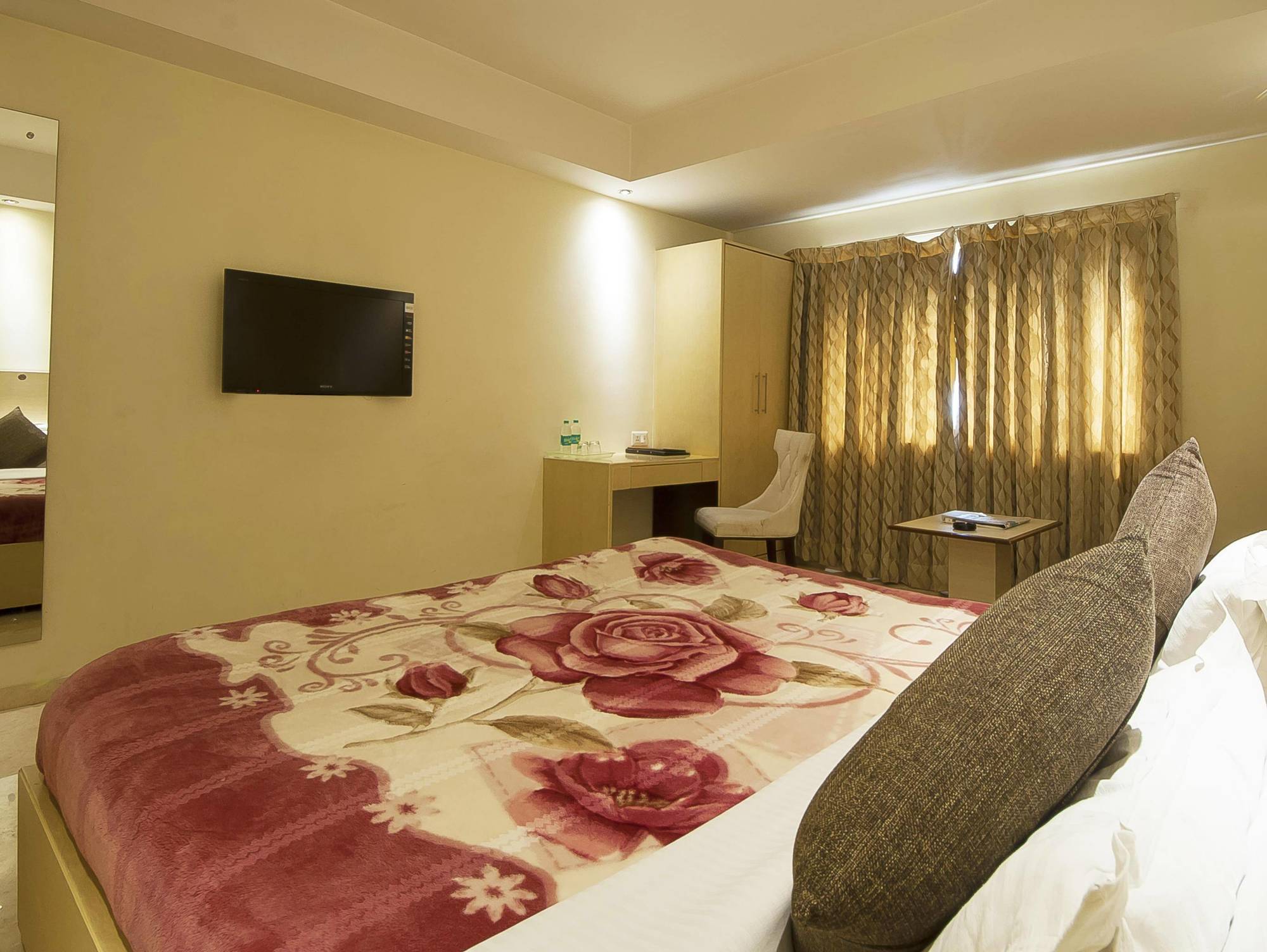 Mayur Hotel New Delhi Exteriör bild